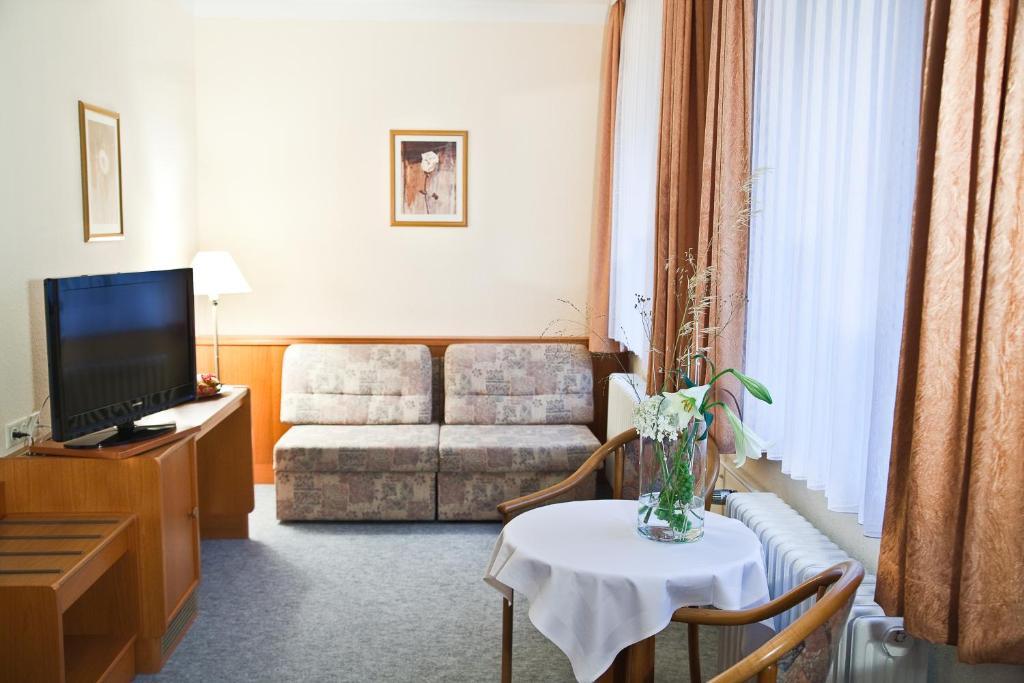 Hotel Saechsisches Haus Berggiesshübel Chambre photo